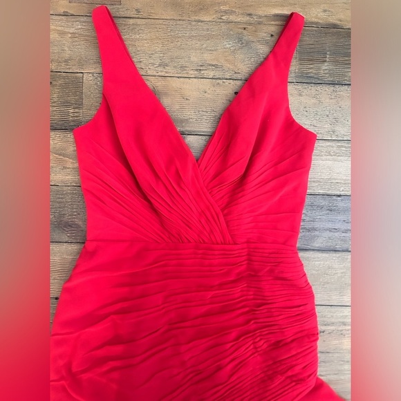 Mac Duggal Red Ruffle Asymmetric Ruched
Sheath Dress Size Wedding Flattering - Picture 10 of 12